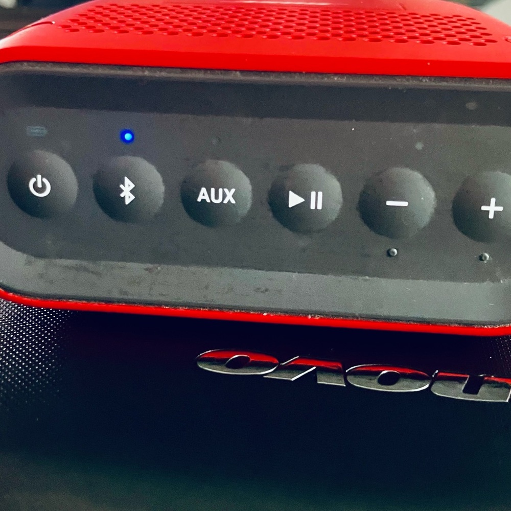 Bose SoundLink Bluetooth Color Speaker 415859 (RED) iPhone Smartphone Audio 🎶 - Picture 2 of 4